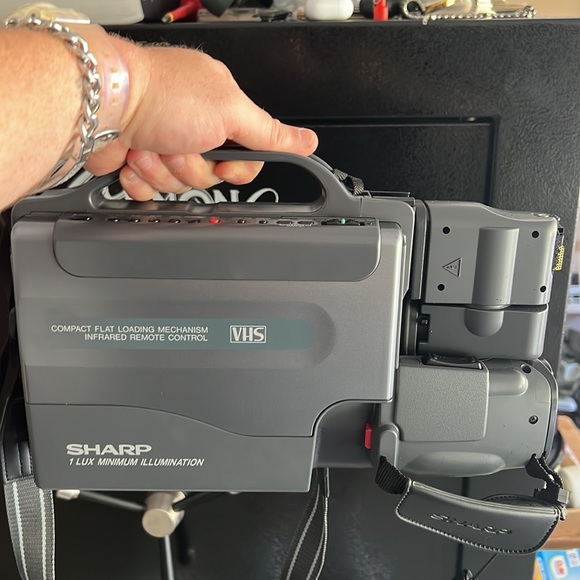 📹📼 Vintage Sharp Slim Cam Camcorder that still works as if this was ‘96 again. - Picture 3 of 15